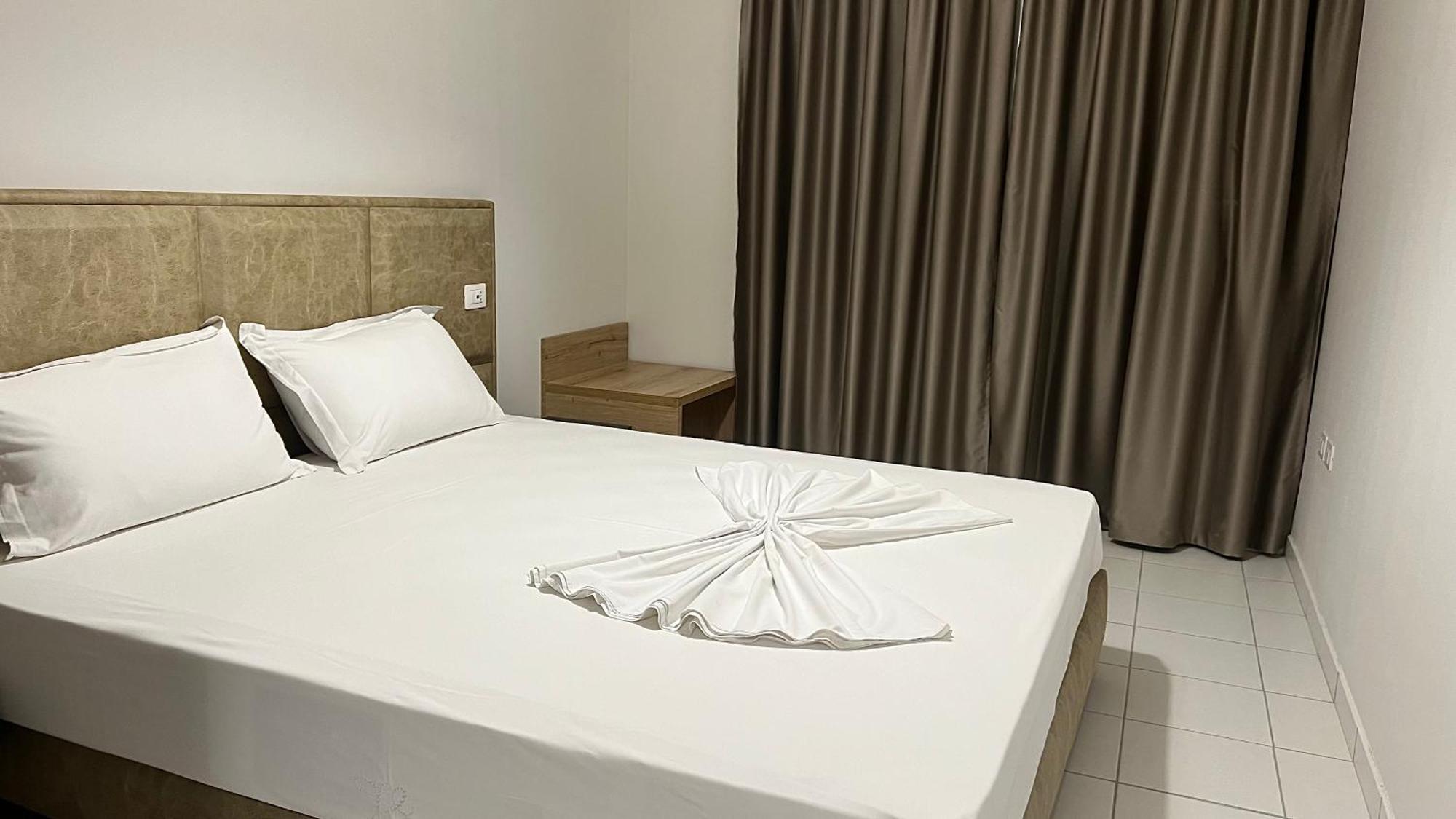Marina Premium Hotel & Apartment Vlorë Habitación foto